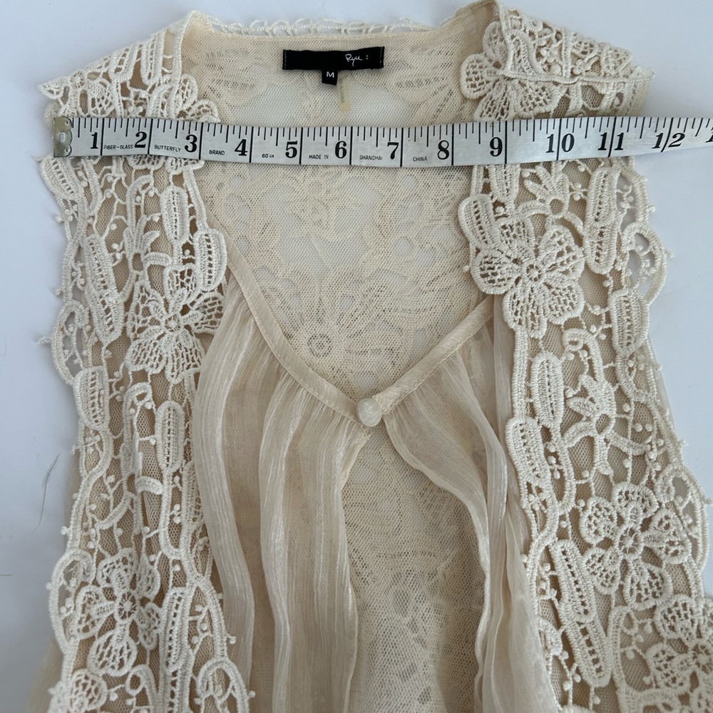 Nice lace vest by Ryu size M 
Vest has inner lining on front with a tie - Picture 11 of 14